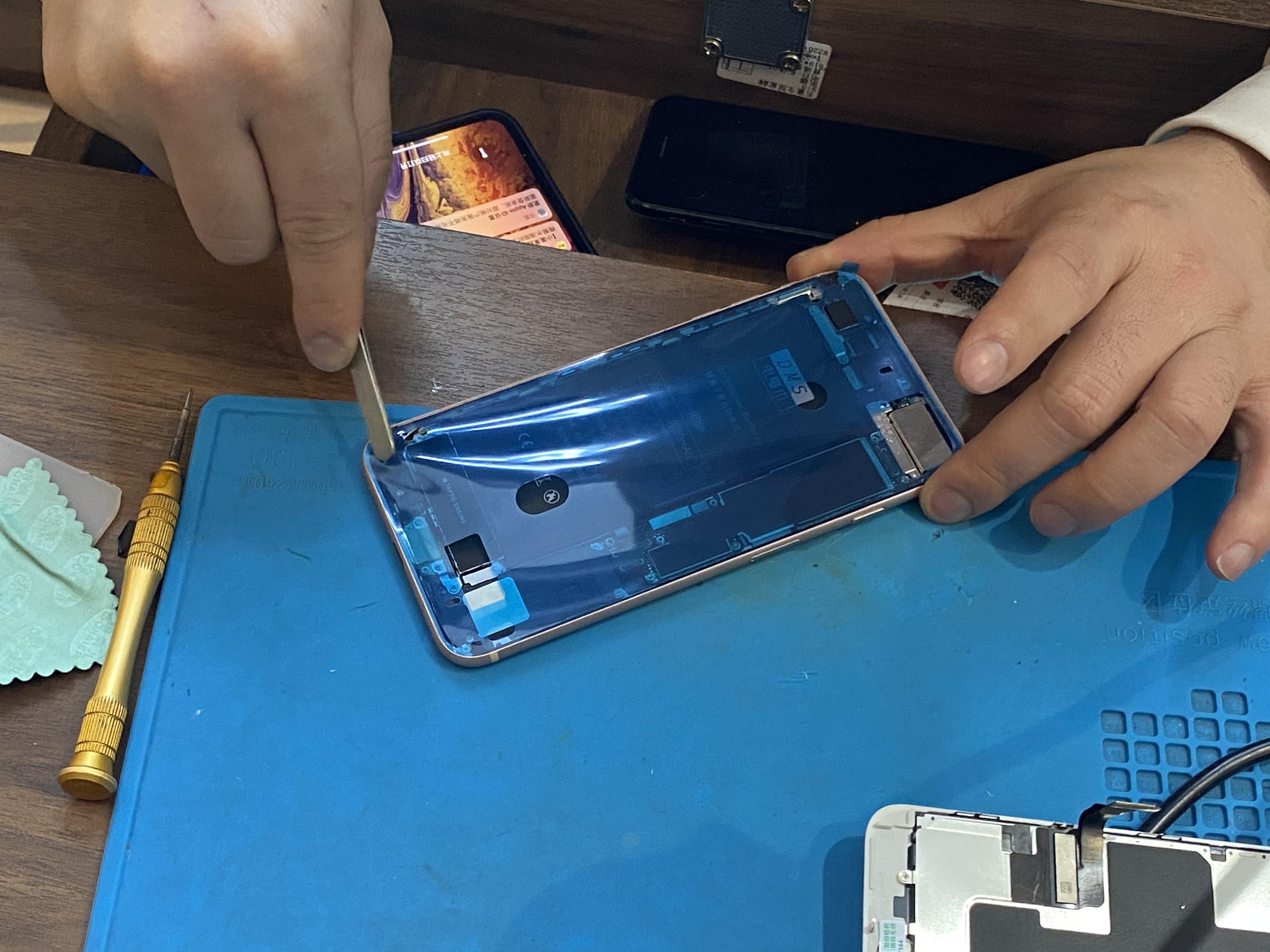 iphone8p更换官方电池,苹果8p更换第三方电池会怎么样