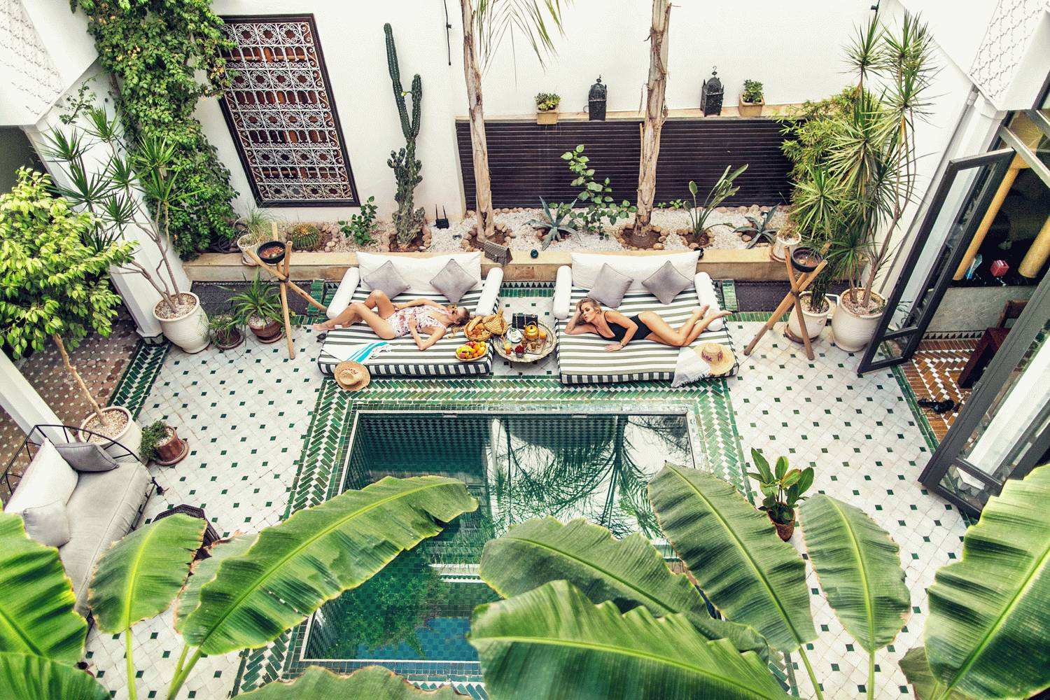 水世界补水精华,冰川水和温泉水哪个适合化妆保湿