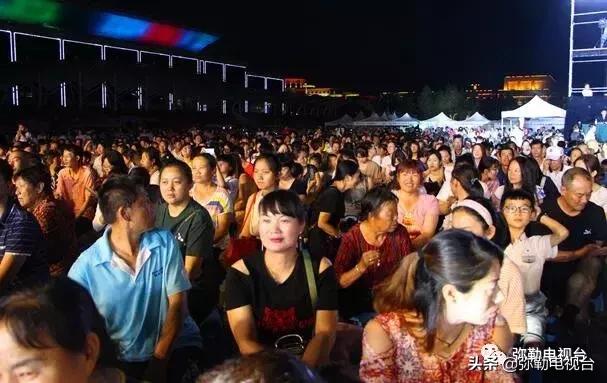 弥勒马拉松直升机撒玫瑰,弥勒马拉松用直升机撒玫瑰花