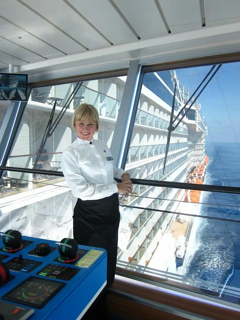 游轮服务员的工作,游轮助理服务员的工资