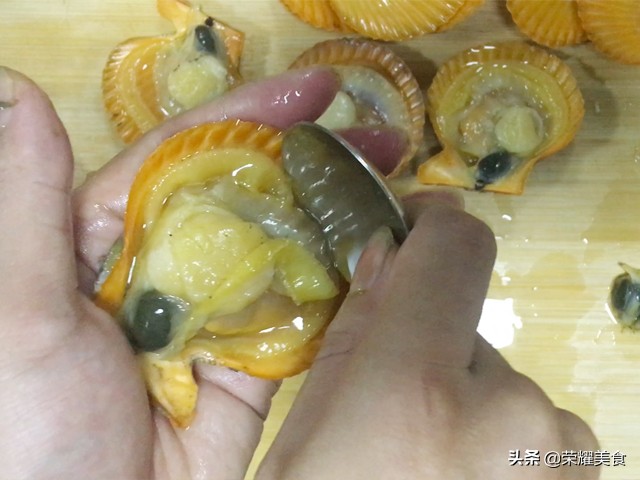 蒜蓉蒸扇贝的正宗做法,蒜蓉蒸扇贝的家常做法