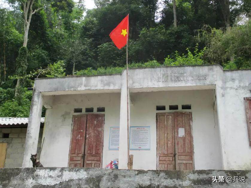 越南老兵重回当年战斗过的洞穴 (越南老兵回忆丛林战争)