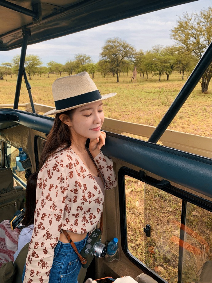 朴孝敏极简穿搭质感十足,朴孝敏最新穿搭