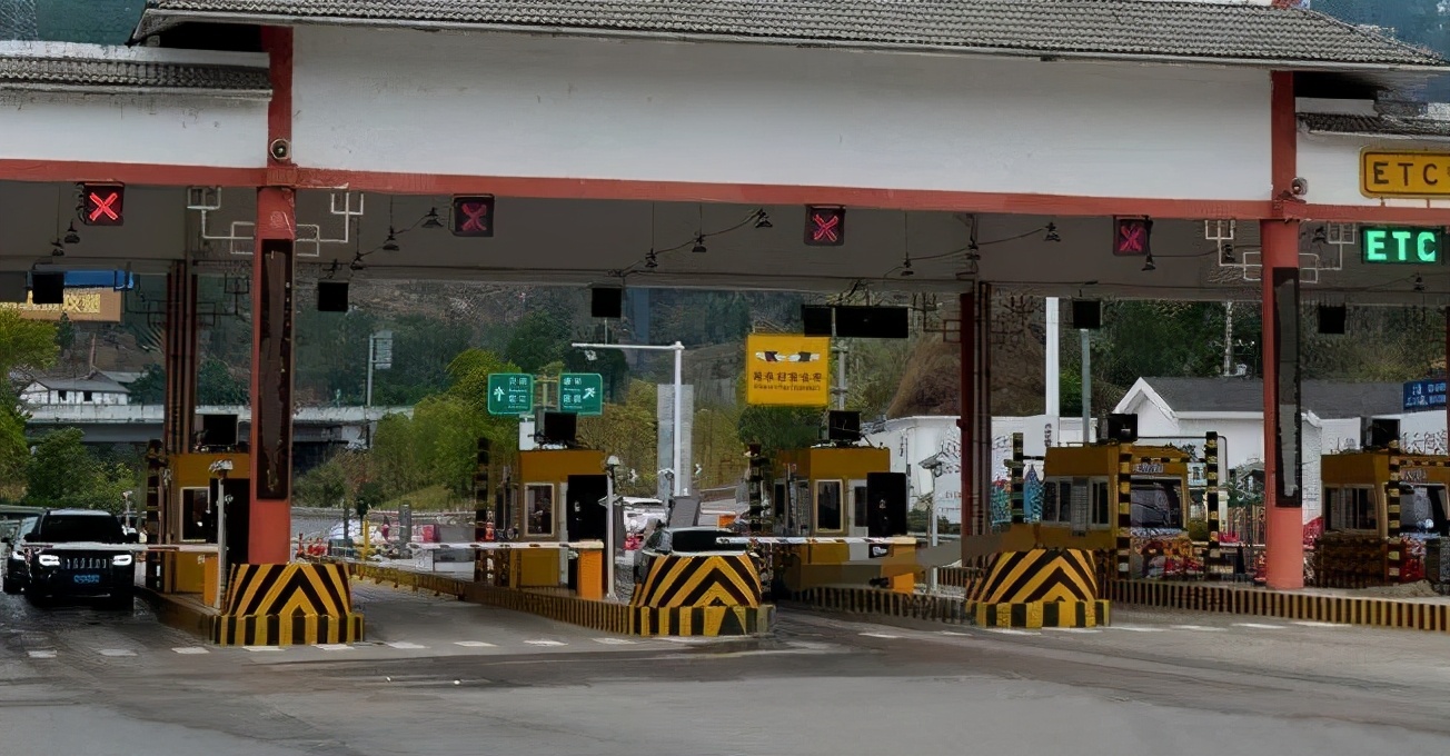 高速逆行、撞警车、喝农药,犯案后,男子亡命逃窜!桂林警方一路追捕到贵州,发现:嫌犯背后还有更大的秘密