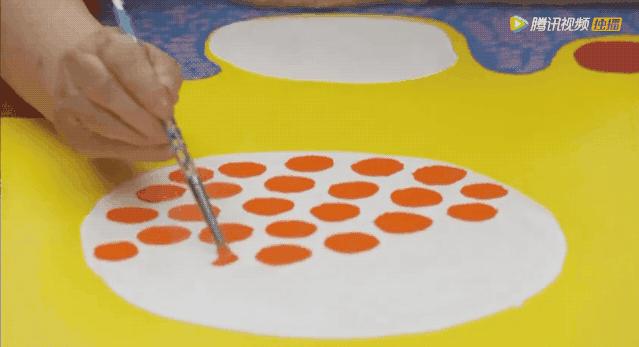 90岁女艺术家，身价几十亿，独居精神病院43年：艺术一半是情色，一半是幻想