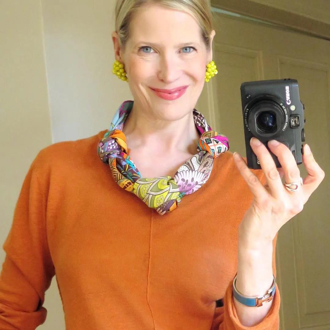 简单到一学就会的丝巾搭配,时尚博主丝巾搭配