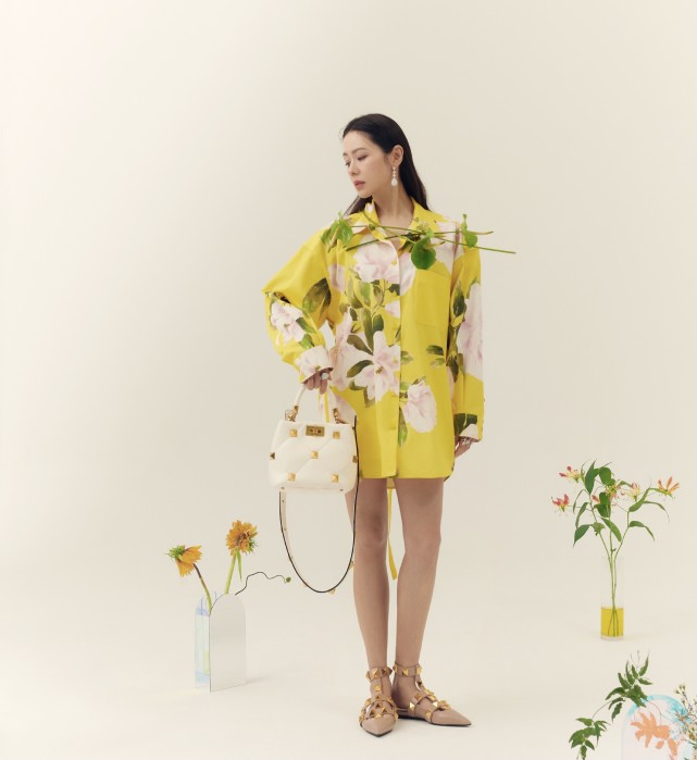 孙艺珍金色吊带裙,孙艺珍穿金色裙