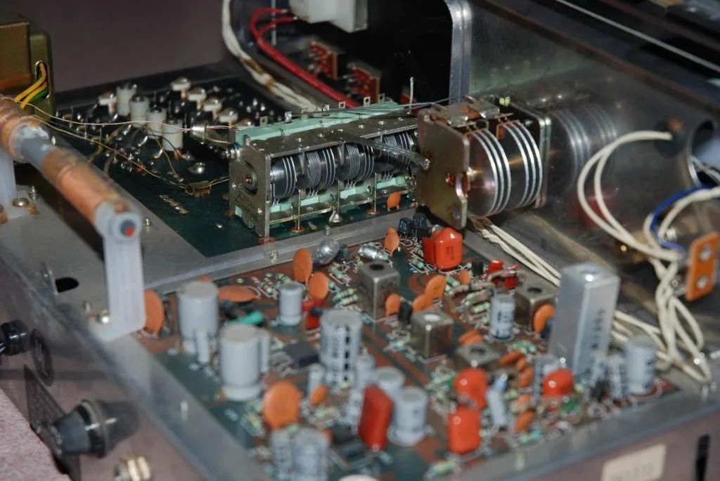 「火腿DIY」读取变频振荡器减去中频|将老短波收音机数字化改造