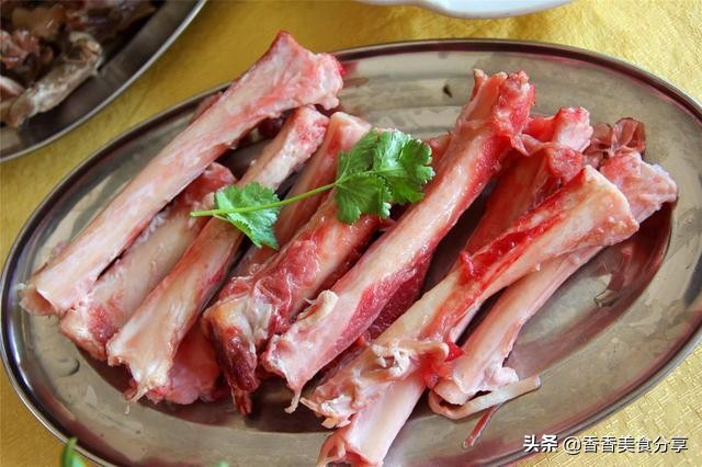 熬汤选用猪的什么骨,煲汤用猪的什么骨比较好