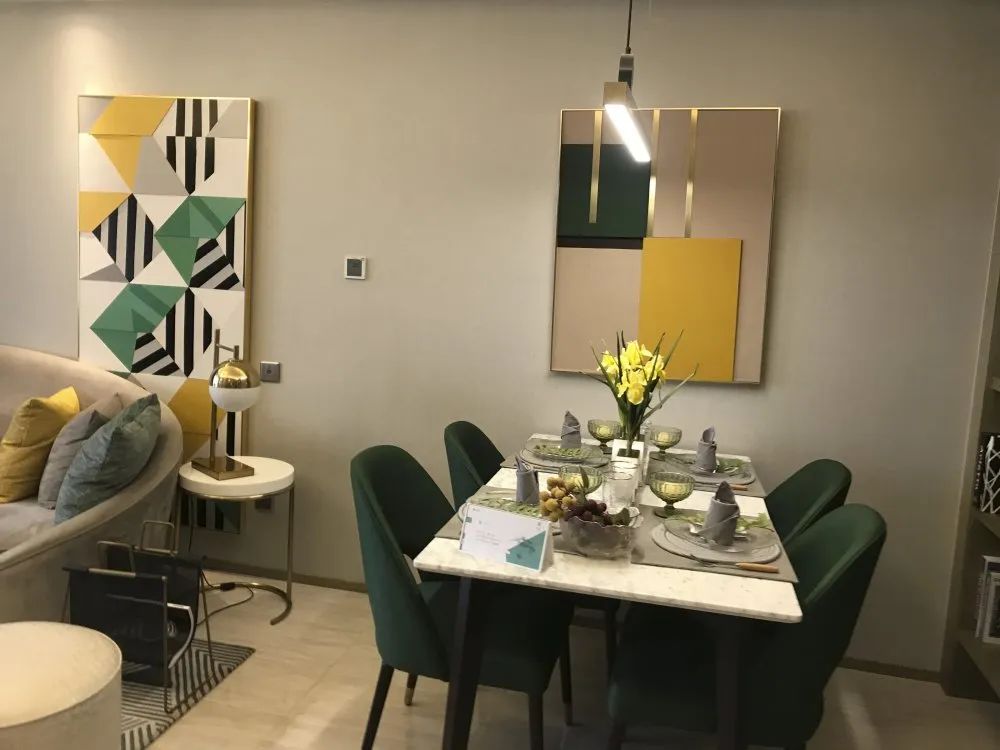 绿洲康城亲水湾开盘一房一价表,绿洲康城亲水湾两房两厅样板房