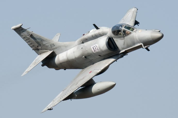 枭龙战斗机对外成交价,枭龙战机再获大突破