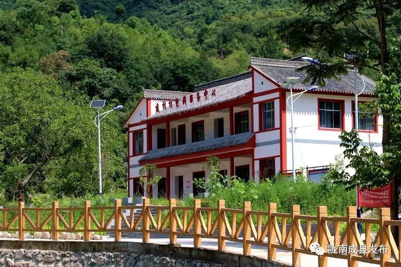 我叫成县，这是我2019年的自拍照~