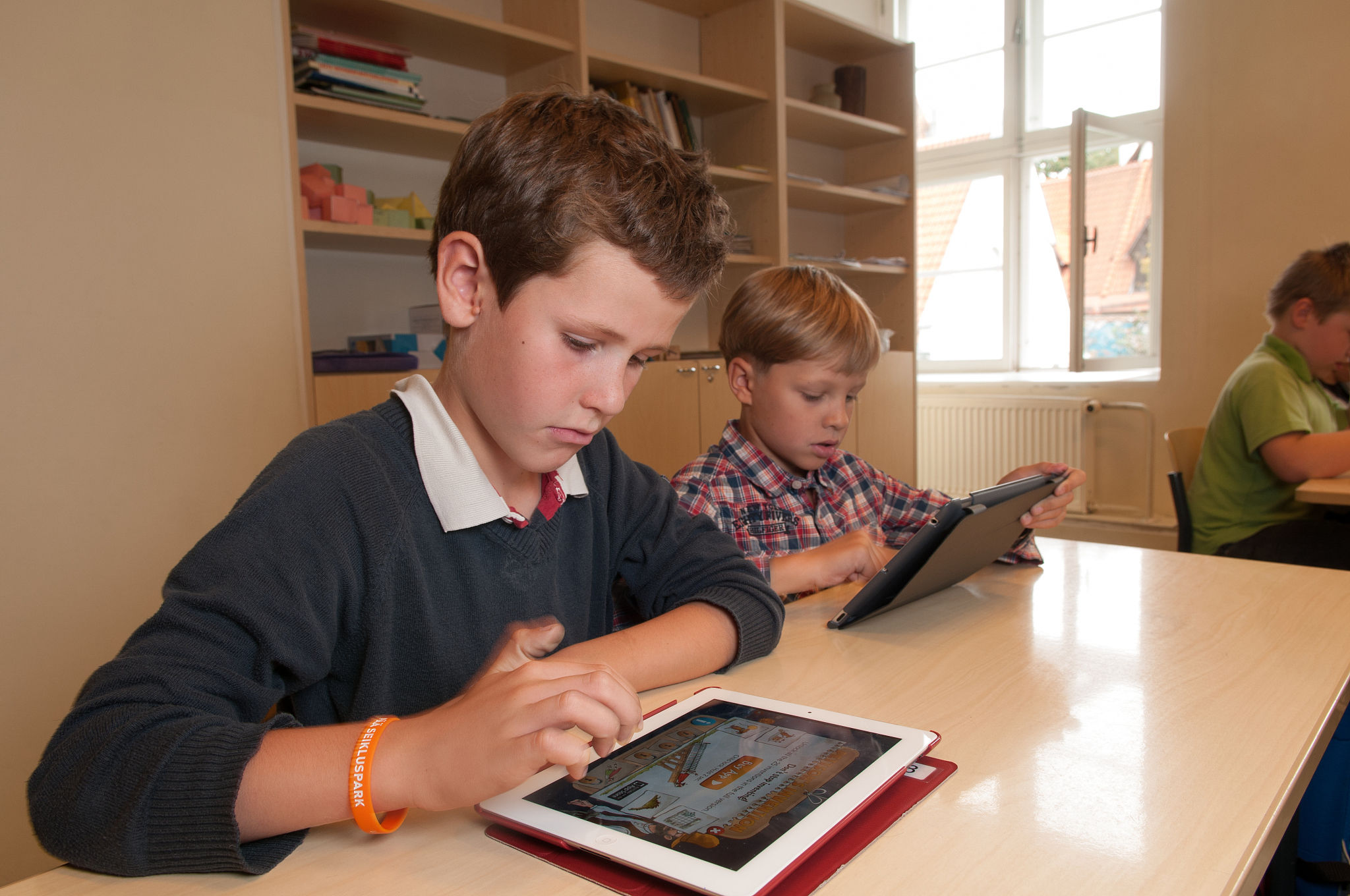 毫不创新的「家教机」，竟然给硬件行业上了一课？