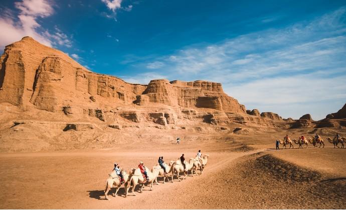 去新疆不跟团不自驾怎么玩,普通人不跟团去重庆自由行