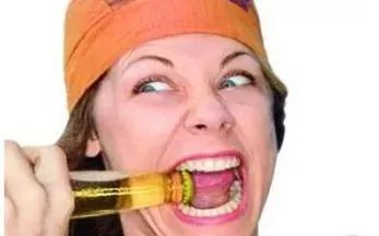 做了根管治疗戴了牙套的牙又疼,做了牙齿矫正感觉戴牙套好丑啊