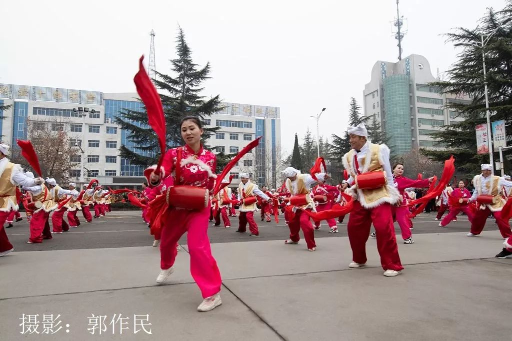 城关镇社火表演安塞腰鼓,社火打腰鼓
