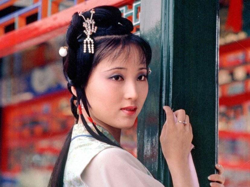 曹雪芹在红楼梦中如何评价林黛玉,红楼梦中的黛玉和曹雪芹的关系