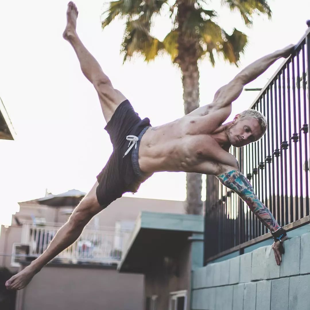 男人瑜伽基础练习,男65岁练瑜伽的基本动作