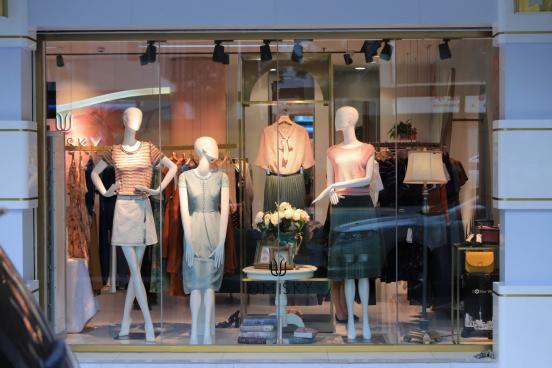 你不知道的暴利,靠尾货服装赚几亿