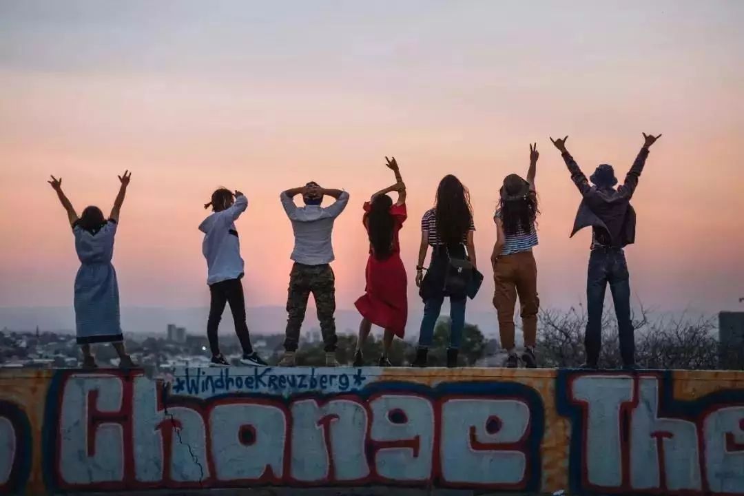 情侣离职旅行国家,情侣辞职骑摩托环游中国