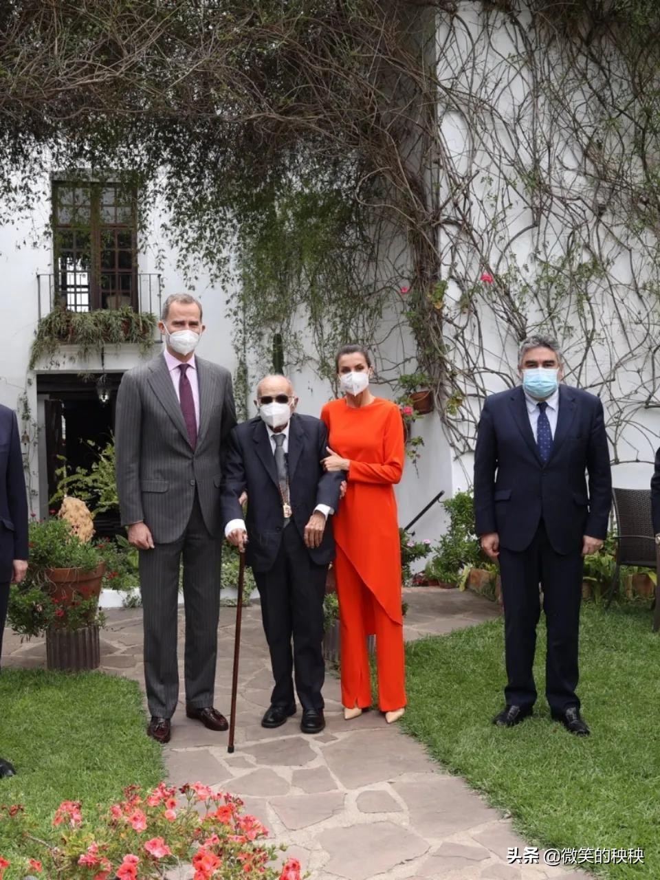 zara一件蓝色的连衣裙,zara一件衣服多少钱