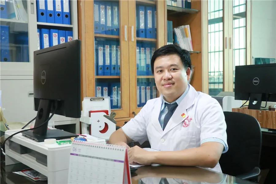 番禺|番禺急诊科医生李健欣:病人眼中的好医生,也想做孩子眼中的好爸爸