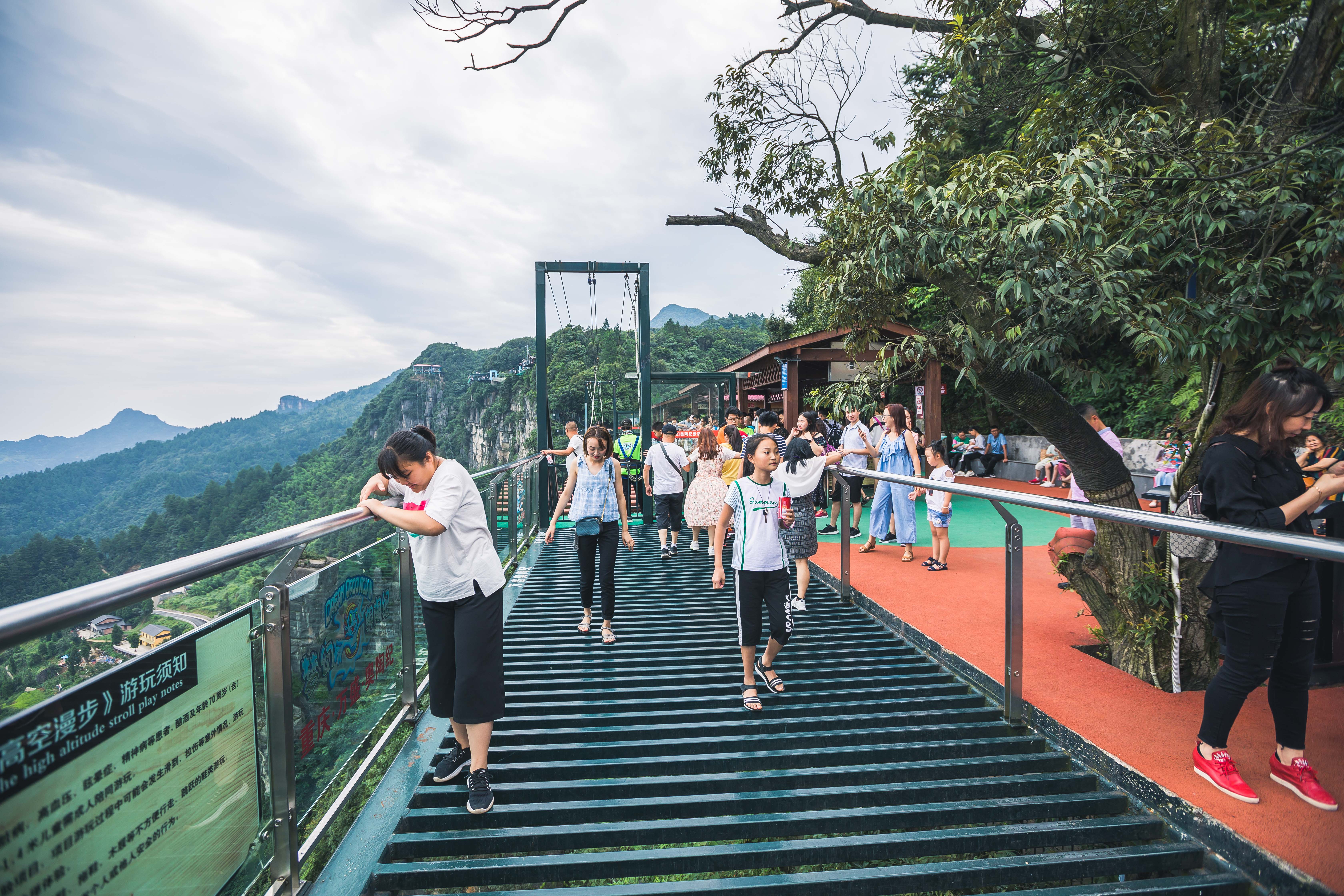 第一次去重庆奥陶纪应该怎样玩？真如抖音上那么刺激？亲自试试吧