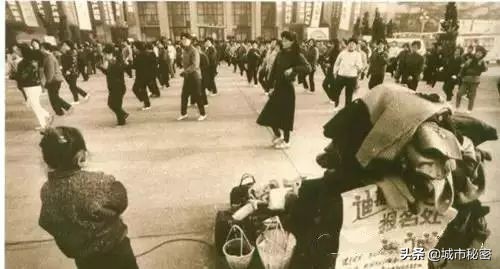 30年前杭州出租车夜班司机的故事，看尽杭州有味道的夜生活