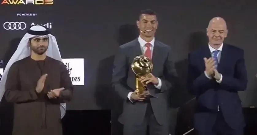 环球足球奖c罗和曼城合影,环球足球奖c罗是创始人么