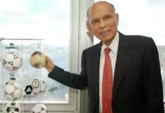 澳门教父崩牙驹视频,澳门何鸿燊和崩牙驹