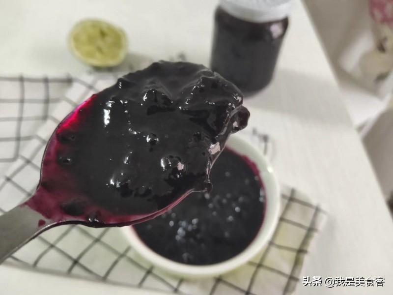 蓝莓果酱的制作方法简单教程,超简单又美味的家常蓝莓果酱做法