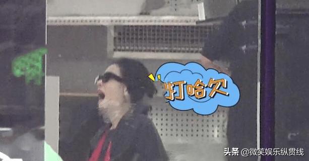 李嫣王菲头发照片,王菲李嫣近照大红色少女