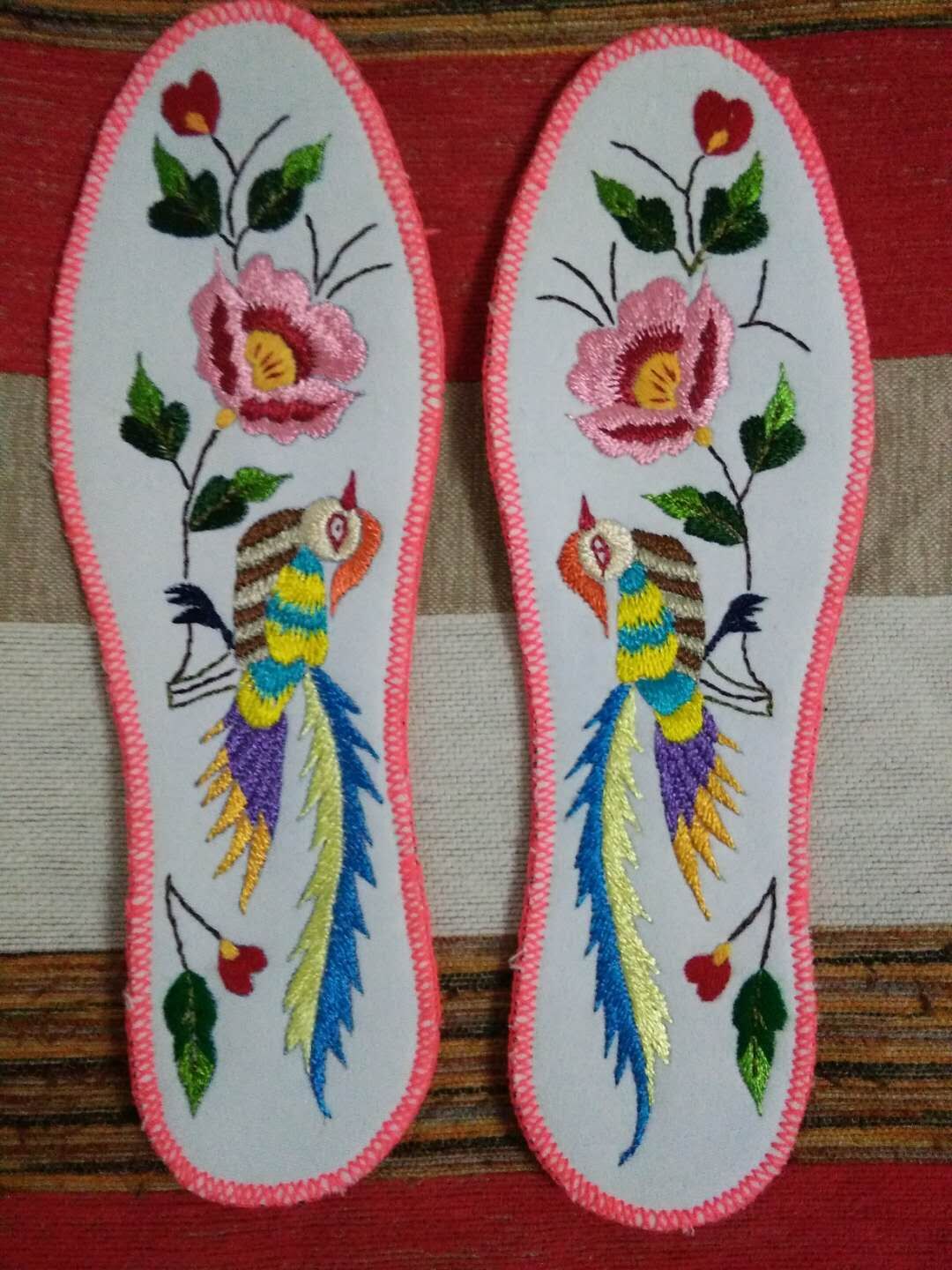 指尖上的艺术——纳鞋垫