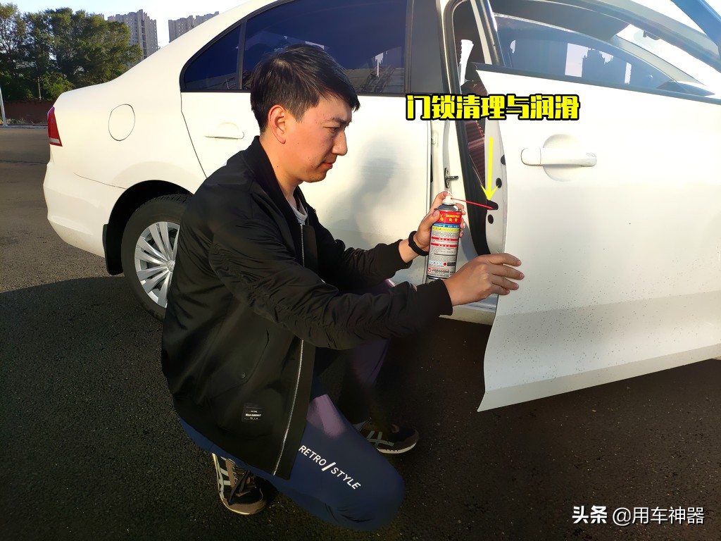 车门卡涩打不开解决方法,车门卡顿有异响怎么办