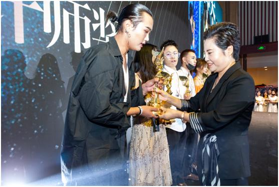 ACMA盛典:艾尼斯学子心系行业发展,70周年峥嵘前行激发美业活力