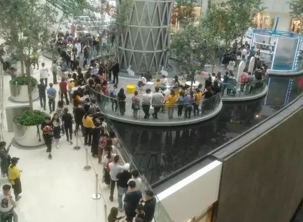 限购4杯排队6小时，大白兔的跨界营销你看懂了吗？