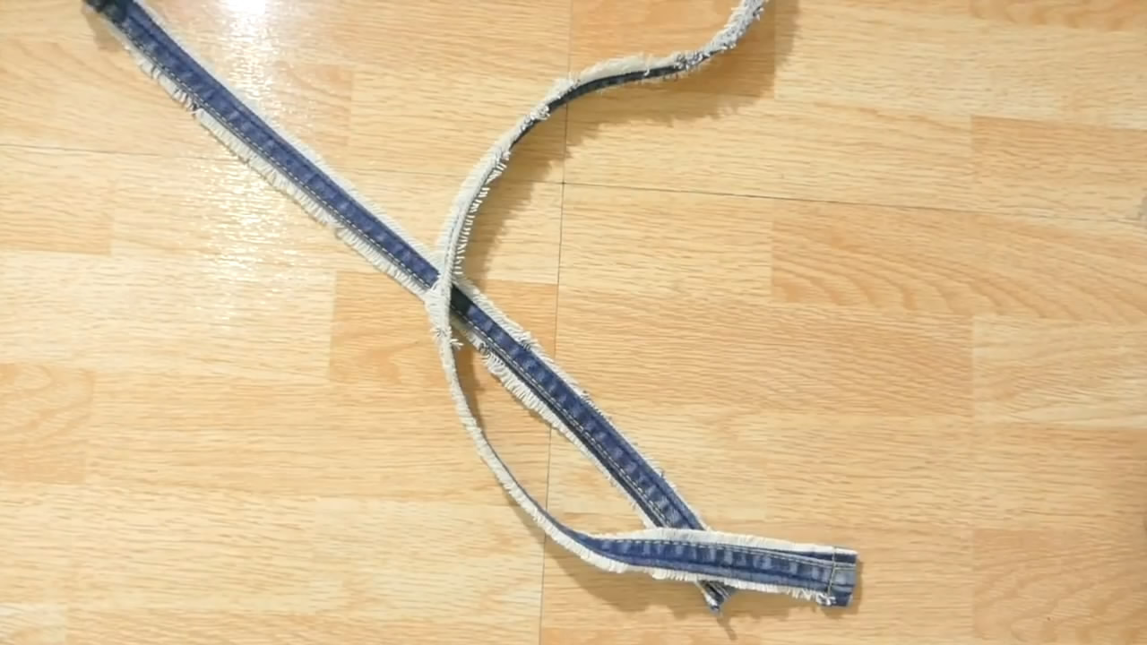 牛仔裤做斜挎包的做法大全,简单的斜挎包怎样做