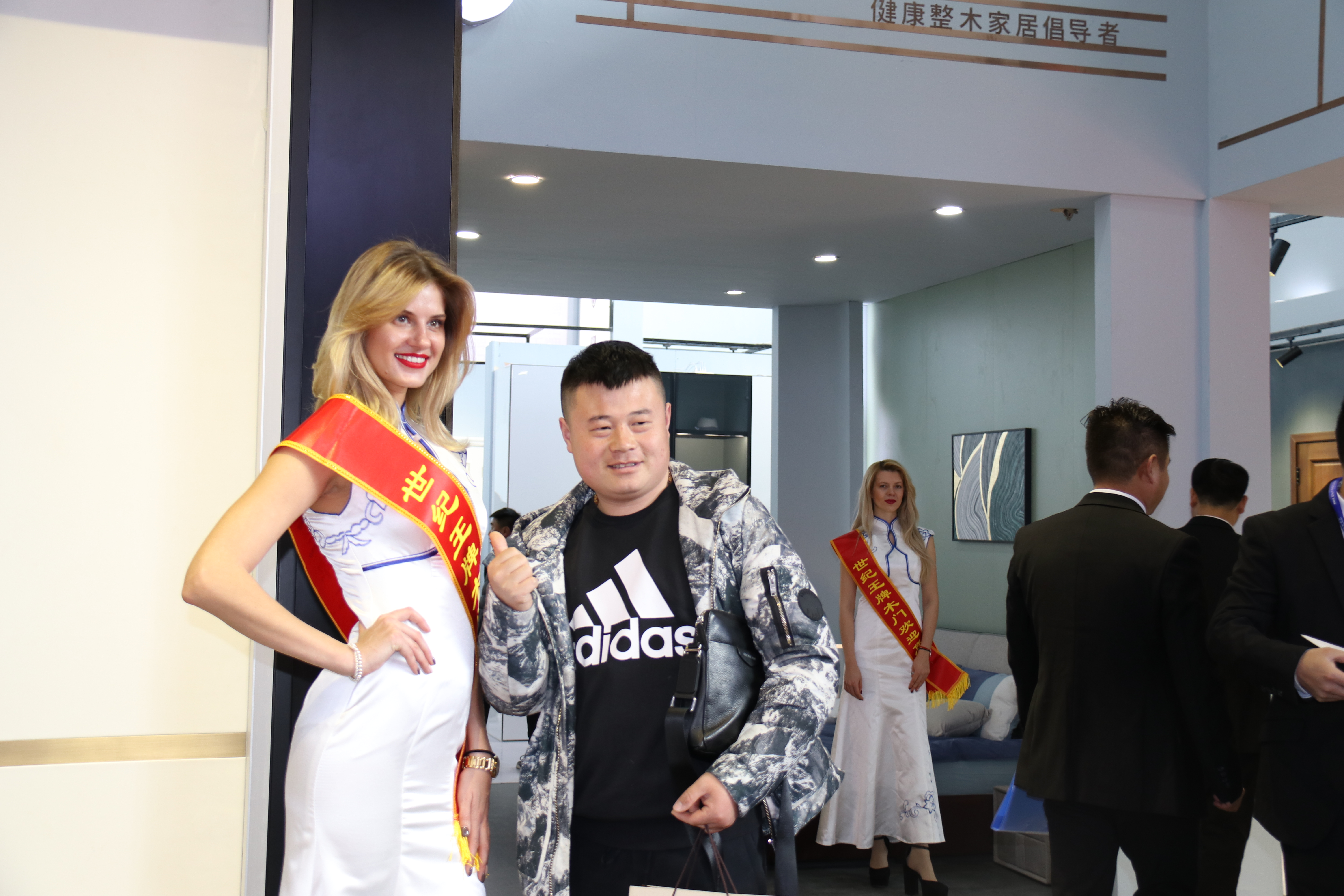 世纪王牌木门的新款,北京国际木门展