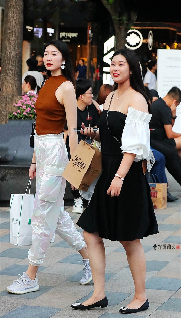 街拍网红泡泡女神,街拍泡泡女神全集