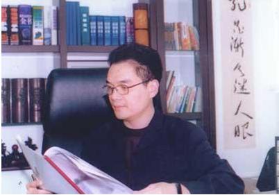 浙江穷木匠，改行卖温州皮鞋，巅峰时身价40亿，疫情月亏一个亿