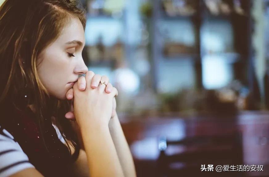 《光环效应》:人的一生,都在为认知买单