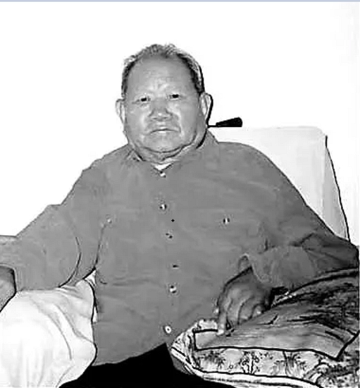 李银桥家里写信给他介绍对象,毛主席看完信:银桥啊,你太老实了