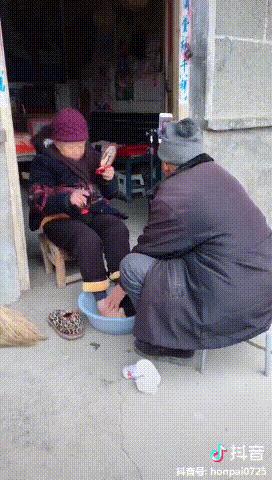 别让庸常打败爱！在抖音，一家人的生活原来可以这么欢乐