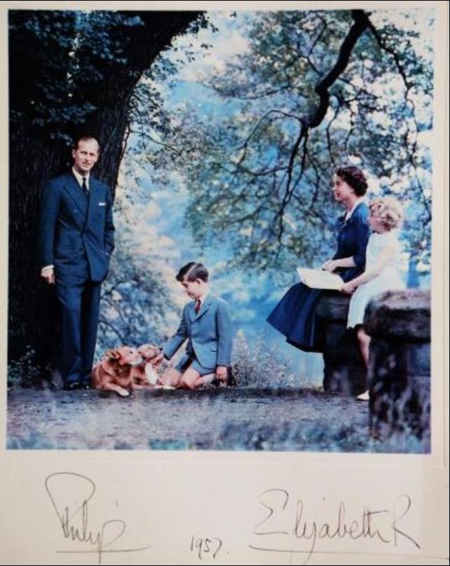 英国女王从年轻到老年的影像,戴安娜是英国王室中最个性的王妃