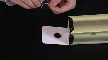 两张硬纸片被熊孩子轻松玩成了望远镜