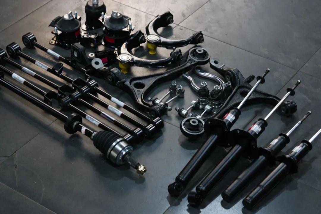 怪兽翻新车,怪兽修车翻新艾力绅