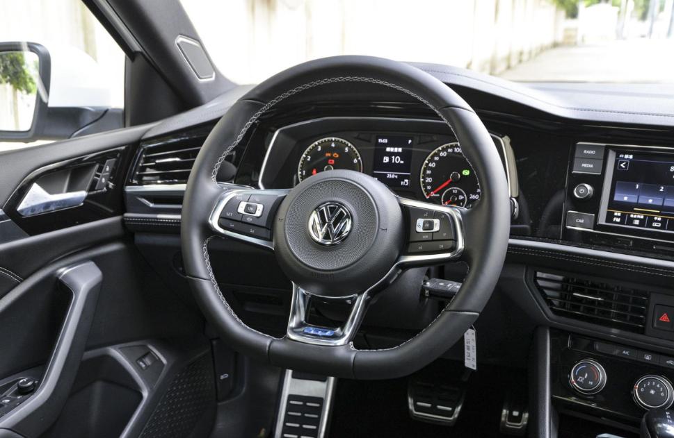 速腾1.5t超越版市区拥堵路段油耗,速腾深度测评