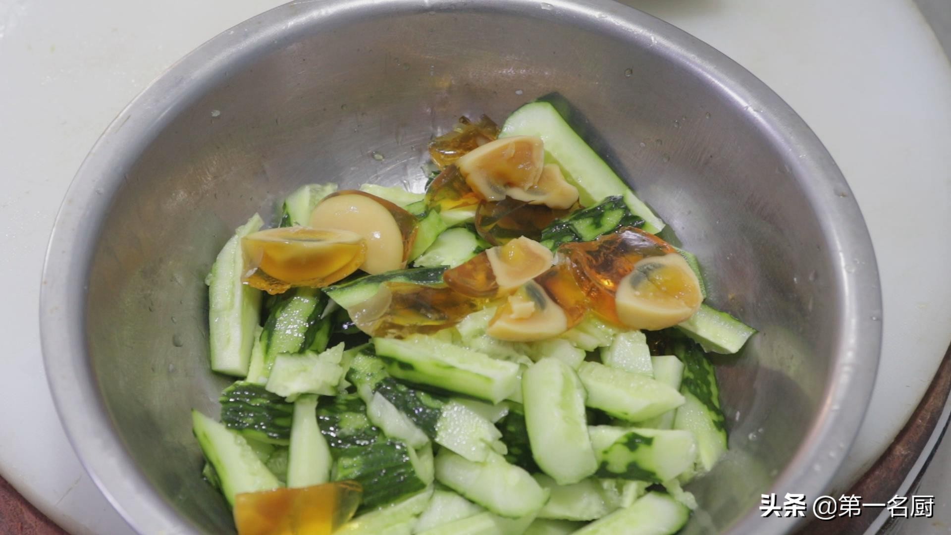 凉拌菜好吃有技巧，掌握调料的比例和方法，在家就能做出饭店味道