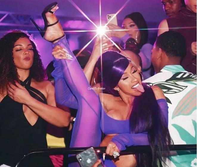 疯狂热爱中国的CardiB：逆袭之路堪称传奇，被网友尊称为卡老师