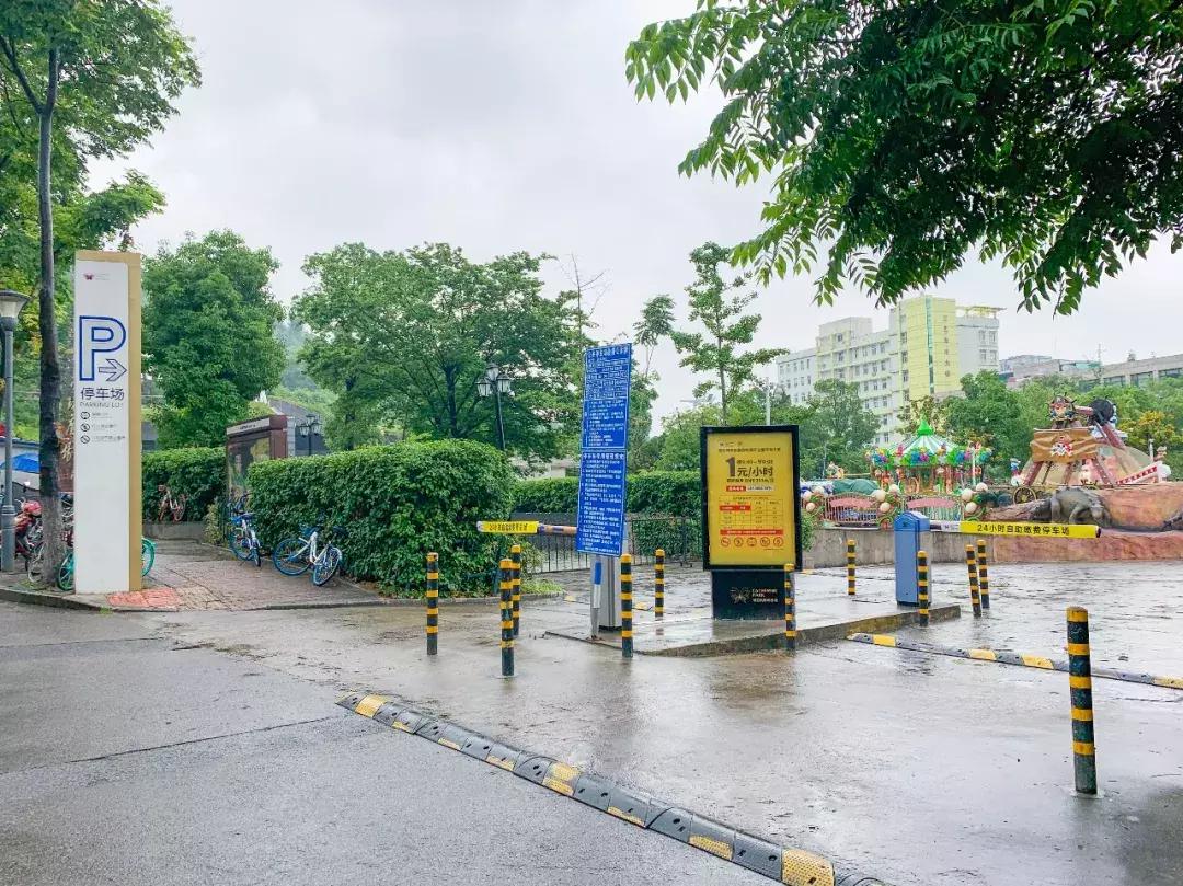 在南京月薪1W，我却停不起车